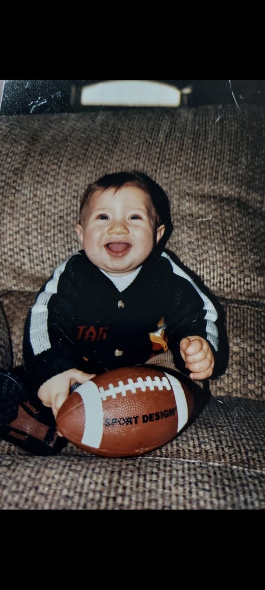 LWidelock's tweet photo. Always love watching this guy play❤️🧨🏈 https://t.co/Ww4URhrh26
