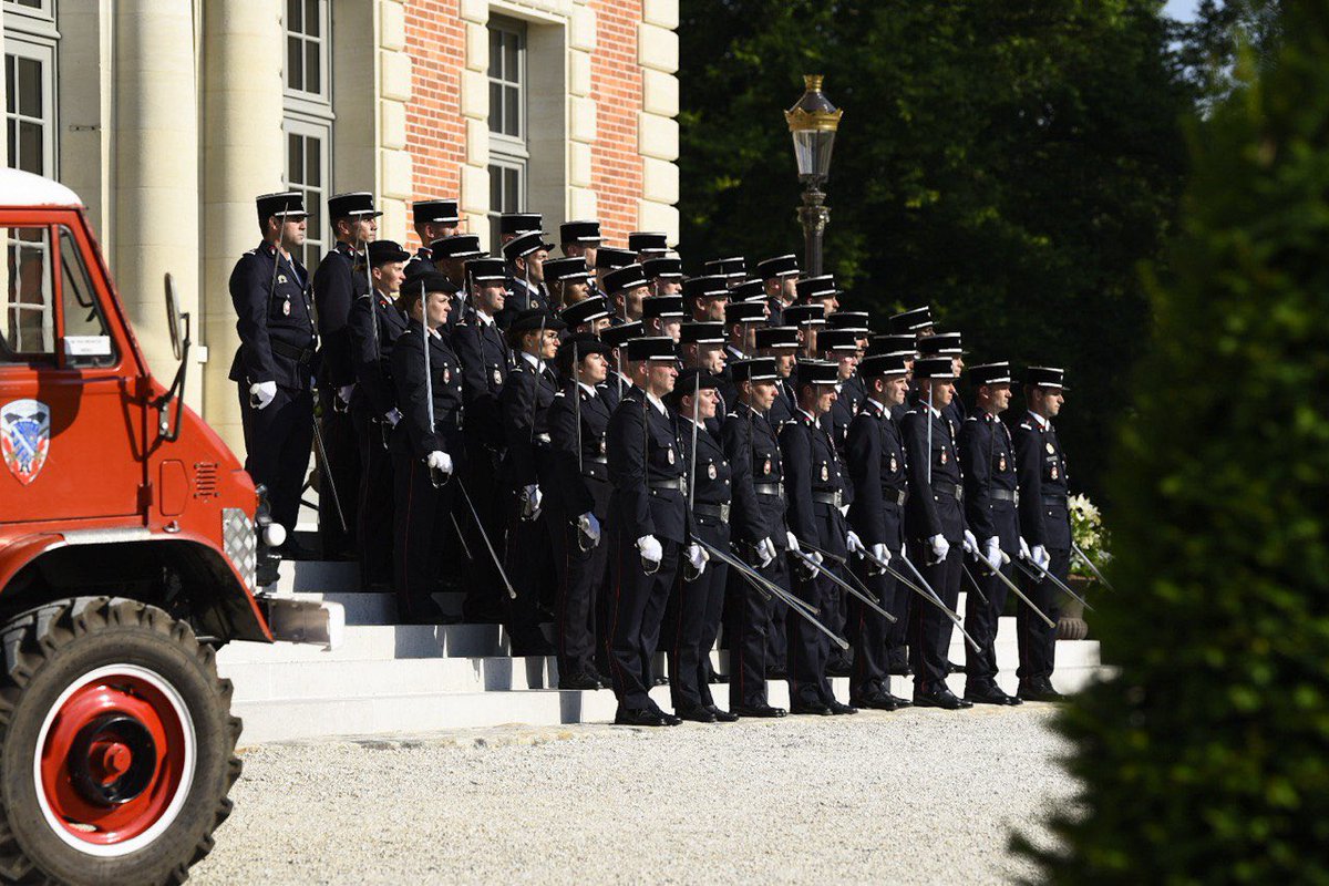 Sur le site historique de l'<a href="/ENSOSP/">Ensosp</a>, à Nainville-les-Roches, nous avons rendu hommage à son premier directeur : le colonel Savelli.
Un honneur de baptiser la promotion de la #Filt 111 à son nom, lui qui aura par son engagement profondément marqué l'histoire de la Sécurité civile.