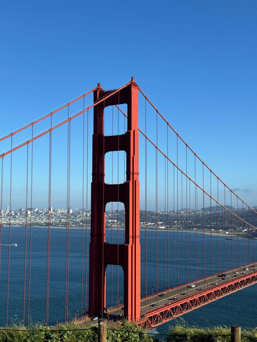 lsabella0707's tweet photo. San Francisco is a city of unparalleled beauty and diversity, and it feels like being in a unique world. This city is not only home to the Golden Gate Bridge, but also has colorful Victorian buildings and steep streets, making it a worthwhile trip.#allcocks #IFBAP https://t.co/NIWYukxc2b