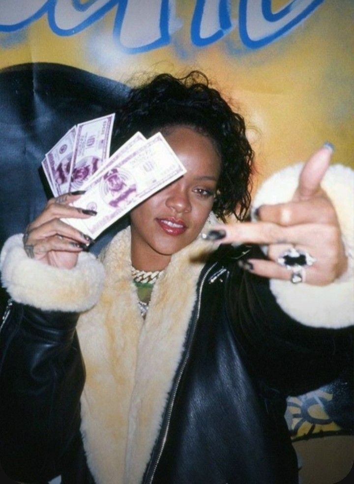 ended_everyone's tweet photo. rihanna's "bad gal riri" era https://t.co/Ejz4d2putp