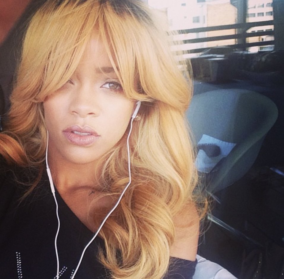 ended_everyone's tweet photo. rihanna's "bad gal riri" era https://t.co/Ejz4d2putp