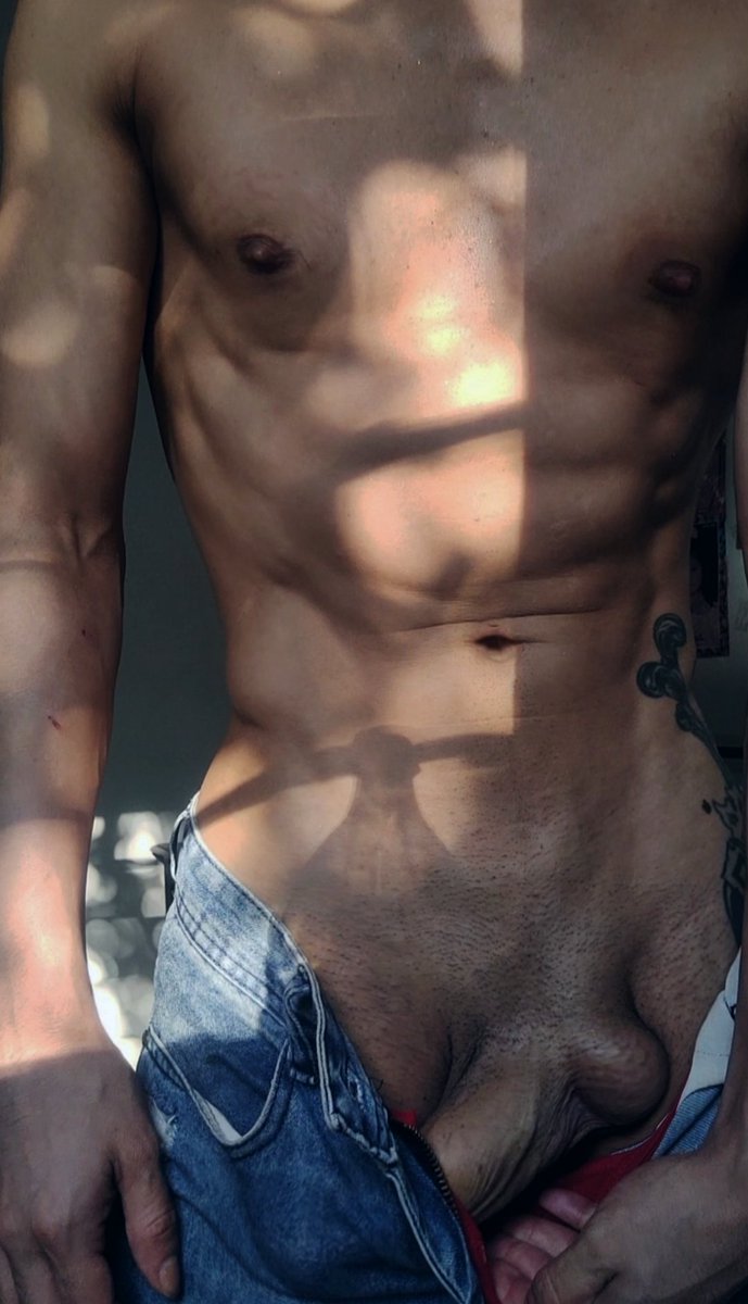 jhonsegui89's tweet photo. Buenas tardes perras.. no encuentro mi cinturon... https://t.co/mLnsqbM4Z5