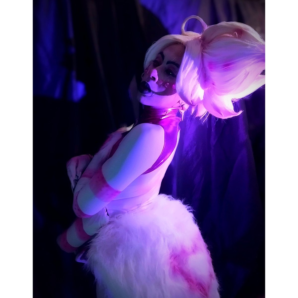Another lover underneath those flashing lights  ⭐💖🕸️
.
Photo and costume have been done by me 📸
.
#hazbinhotel #hazbinhotelangeldust #hazbinhotelcosplay #angeldust #angeldustcosplay #wig #cosplayarms  #handmade #diy #lgbtq #gay #queer #cosplay #cosplayboy #cute #pink #gaymer