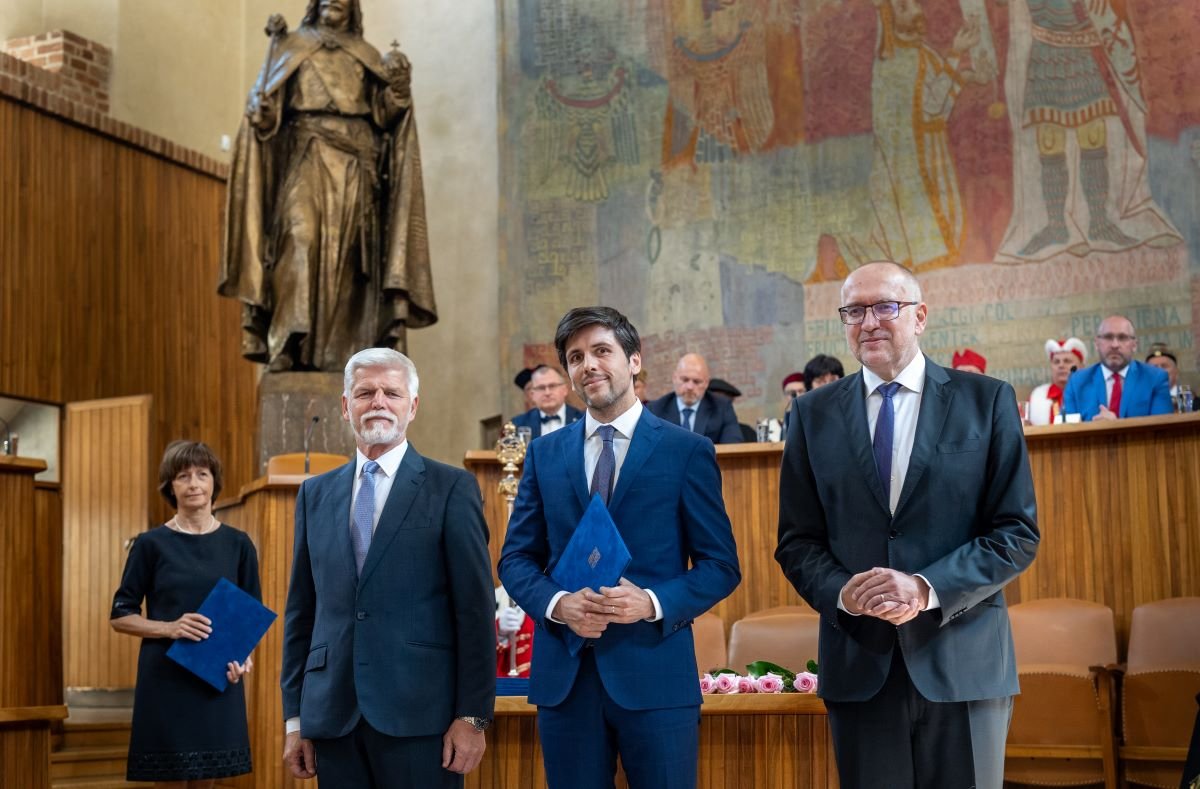 Petr Janský (@petr_jansky) on Twitter photo When you become a professor in Czechia, you get a picture with the president. Here is mine. Grateful to my family, friends and colleagues. And to my letter writers: <a href="/KClausing/">Kimberly Clausing</a>, <a href="/NadineRiedel2/">Nadine Riedel</a>, <a href="/gabriel_zucman/">Gabriel Zucman</a>, <a href="/ron_b_davies/">Ron Davies</a>, and Valpy FitzGerald. And now off to do more research! When you become a professor in Czechia, you get a picture with the president. Here is mine. Grateful to my family, friends and colleagues. And to my letter writers: <a href="/KClausing/">Kimberly Clausing</a>, <a href="/NadineRiedel2/">Nadine Riedel</a>, <a href="/gabriel_zucman/">Gabriel Zucman</a>, <a href="/ron_b_davies/">Ron Davies</a>, and Valpy FitzGerald. And now off to do more research!