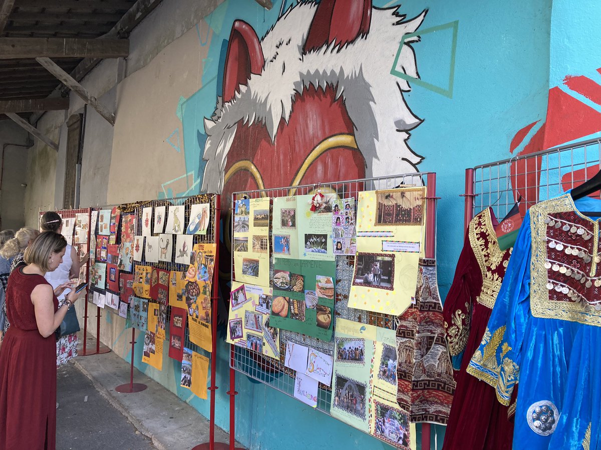 Fête de l’UPE2A : moment de partage culturel #inclusion .
👏à notre coordo pour son investissement au quotidien et aux enseignants.
<a href="/casnav/">carlos castillo nav</a> Poitiers 
<a href="/DSDEN79/">DSDEN Deux-Sèvres</a> <a href="/acpoitiers/">Académie de Poitiers</a> 
<a href="/s_chabeaudie/">Chabeaudie Sandrine</a>