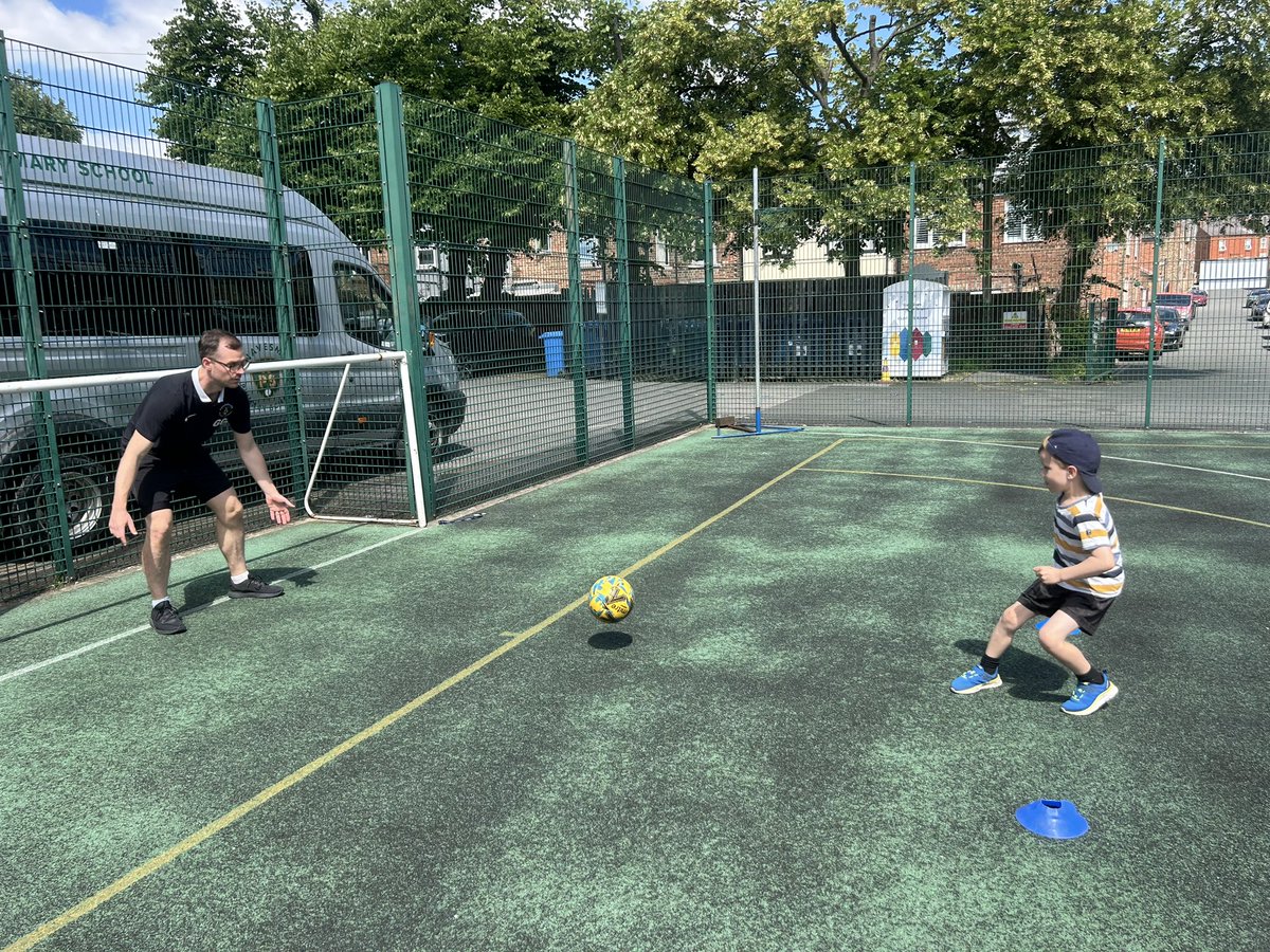 Knavesmire Primary tweet media