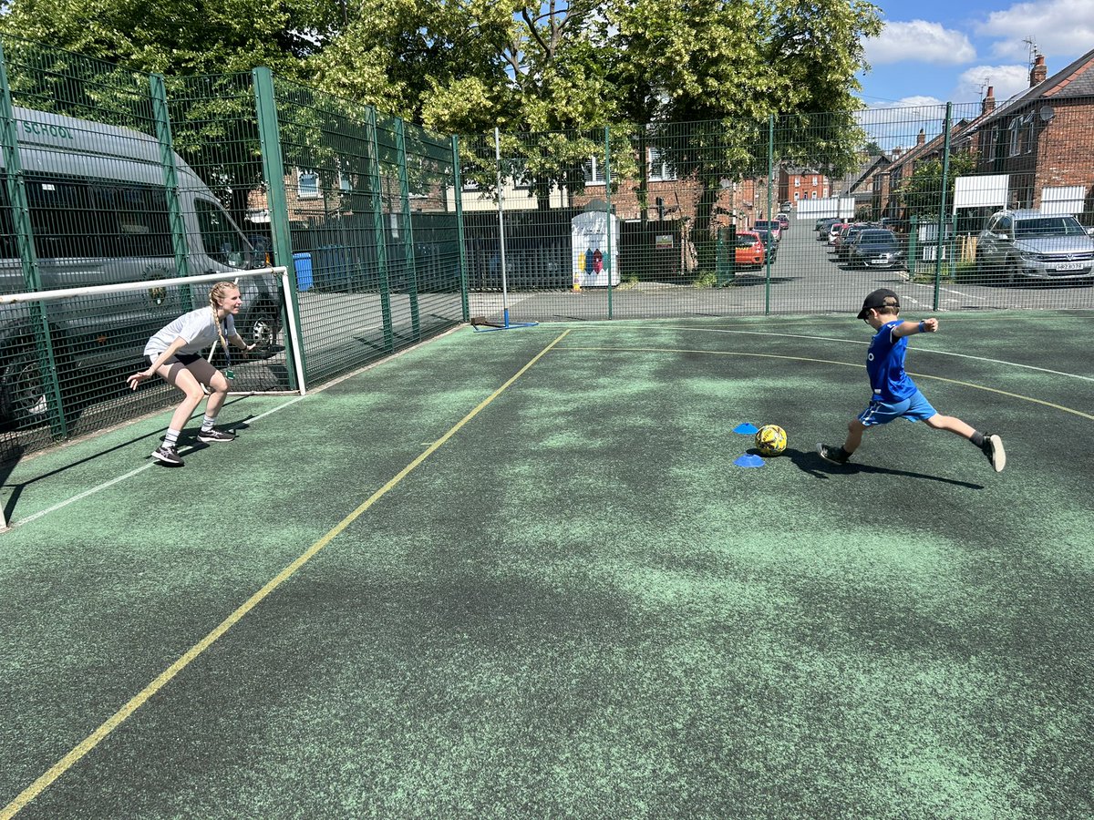 Knavesmire Primary tweet media