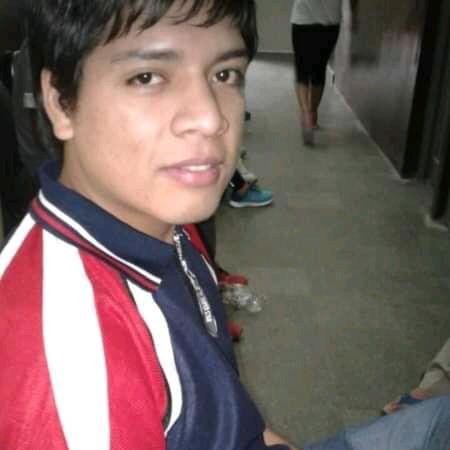 amnistiaar's tweet photo. Le pusieron una bolsa en la cabeza y le dieron una paliza brutal. Lo ataron a un poste, lo mojaron con agua helada, descalzo, en calzoncillos y en remera, con temperaturas bajo cero. Filmaron cómo lo torturaban, gozaron con el sufrimiento de Mauro. Fue la policía. https://t.co/Amt4undDq1