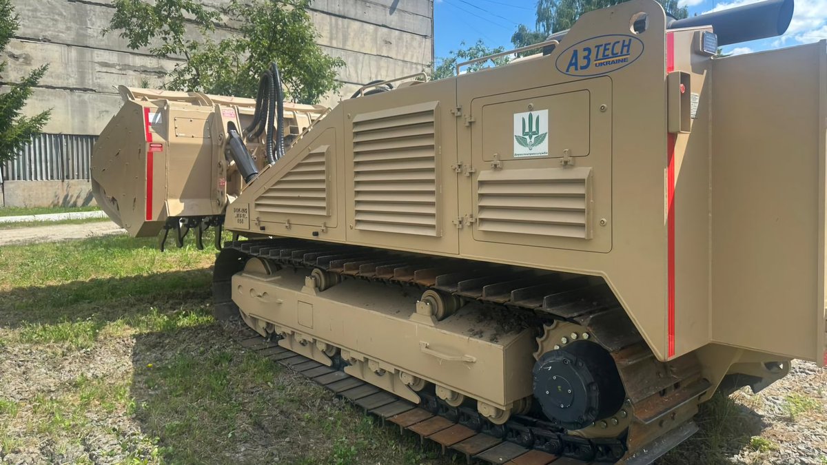 DOKING_Ltd's tweet photo. #MV10 Heavy-Duty #EOD #RoboticSystem was assembled at local partner #A3TEH-#UKRAINE #Factory,tested at State Scientific Research Institute of Armament & #Military #Equipment of @DefenceU & received national certification.
Read more: https://t.co/4bYcKGaOd7
#ATmines #TNT #demining https://t.co/CpX0EIgE1q