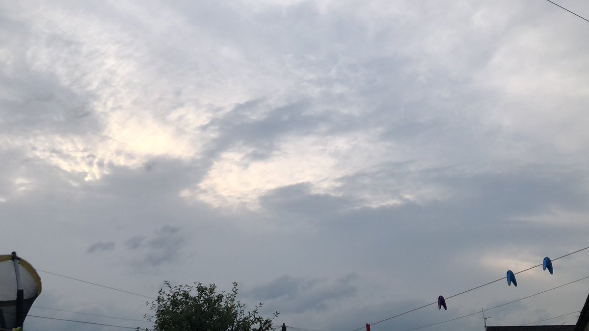 IonisedSkyWatch's tweet photo. #SolarRadiationManagement #SRM #Geoengineering #LookupWakeup #BillGatesIsBondVillainNo1 #ArrestBillToday https://t.co/nlX05jAzgt