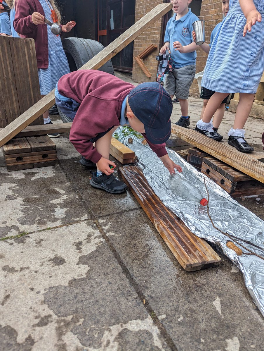 MrsJamesBHPS's tweet photo. Today #nurseryBHPS used loose parts to make a river. Lots of mathematical language and problem solving were used. Da iawn!! @BeaufortHillPri @EAS_EarlyYears #exploration #communication https://t.co/thKqTiud0c