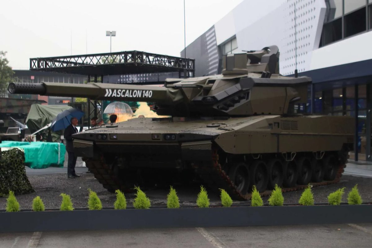DefenseFocus's tweet photo. 🚨Update: Poland may join Franco-German tank &amp; fighter jet projects! Defense Minister Kosiniak-Kamysz hinted at this after meeting French &amp; German defense ministers in Paris. #Defense #Europe #Poland https://t.co/8uP5YtPhX6