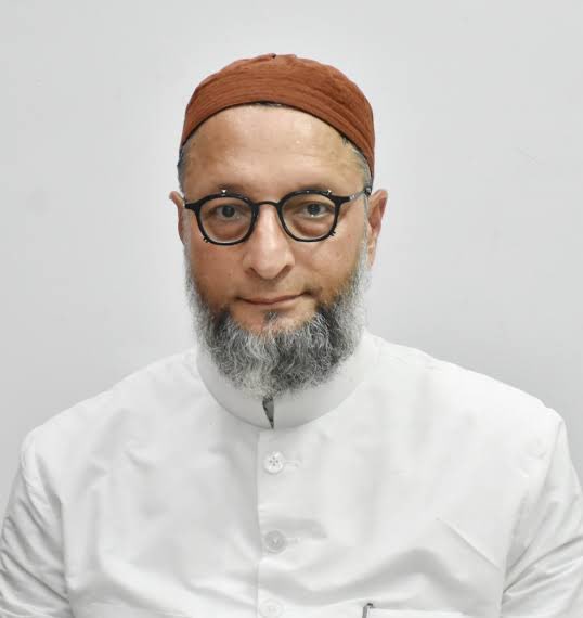 ramniwas012's tweet photo. एक तस्वीर में असदुद्दीन ओवैसी है, जो भारत में रहकर "जय फिलिस्तीन"  का नारा लगाता हैं।

दूसरे तस्वीर में एक कुत्ता है
आप बताइए इन दोनों में से ज्यादा वफादार कौन है?
@iampankaj_kumar @Pushpendraamu https://t.co/X8wi2yNZcw