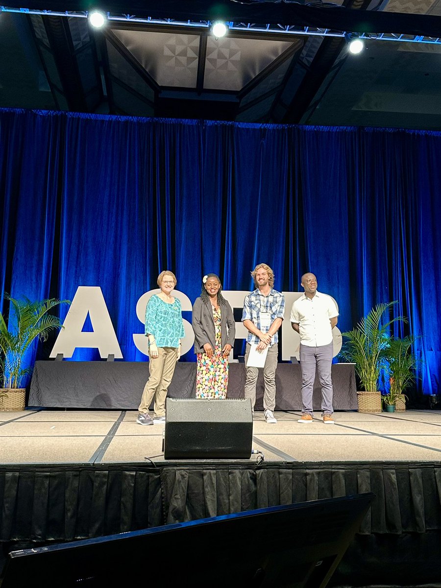 ASPB's tweet photo. Congratulations to this year’s @ASPB_ARN Hackathon Winner, Team 1: Smart Crop Breeding for Enhanced Flavor in Tomatoes🌱🎉
#PlantScience #PlantBio2024 https://t.co/JEZ1lhchkJ