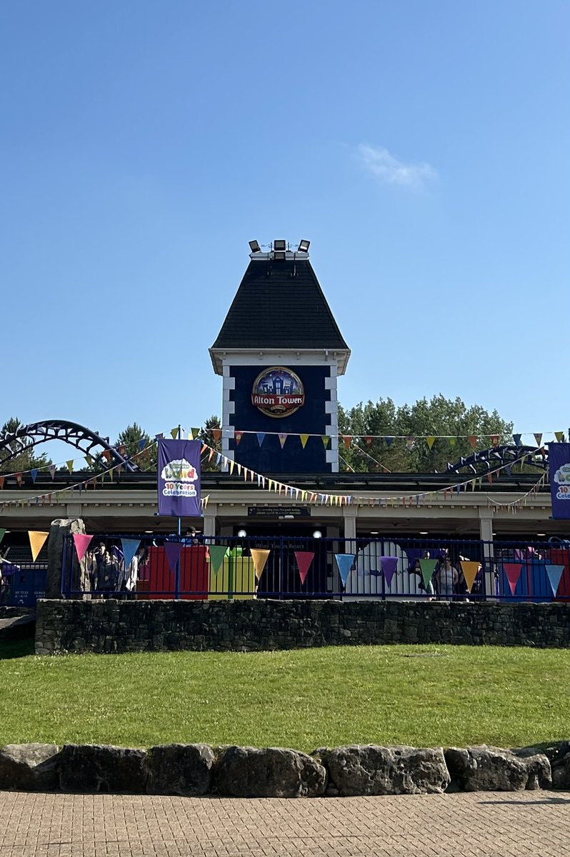 🎢Activities day ➡️ <a href="/altontowers/">Alton Towers Resort</a>!☀️

Once again Mr Herbertson organised 2 phenomenal trips for <a href="/theparkmains/">Park Mains High</a> pupils this week which all have loved!

Thanks also to dept members <a href="/AnnieMcGoo/">Anne McGowan</a> &amp; Miss Stewart for the early rise &amp; <a href="/MrFriel_BusEd/">Mr Friel</a> for being the biggest kid in the park!🤣