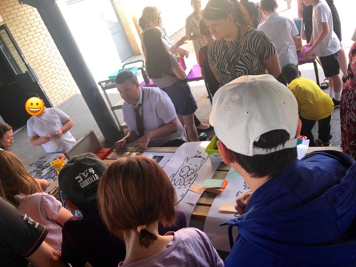 Lovely to be at <a href="/MeadowParkCov/">Meadow Park School</a>’s community event after school today.
Each department had activities for families to have a go at, including karaoke with Performing Arts and an ice cream van🍦
Wonderful atmosphere ☺️