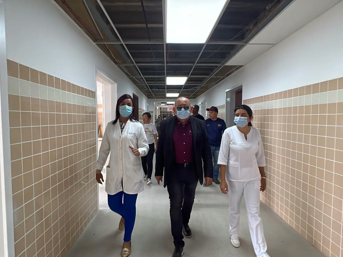 ISP_Bolivar's tweet photo. Nos complace decir que la remodelación y recuperación de las diversas áreas del Complejo Hospitalario Universitario Ruiz y Páez, anunciada por el presidente @NicolasMaduro, marcha muy bien. https://t.co/HpgPJZmHRi