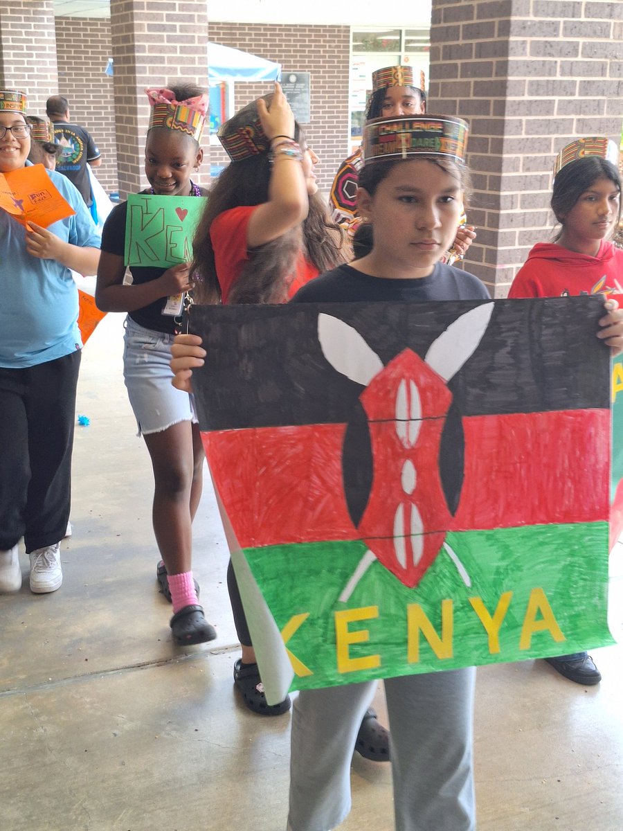 CalvertLmc's tweet photo. End of Summer camp cultural parade was popping.part 1
#campcalvert
#chooseyourdestination https://t.co/7OhH0xCUW3