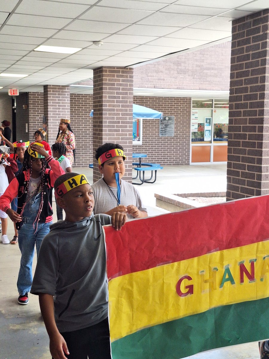 CalvertLmc's tweet photo. End of Summer camp cultural parade was popping.part 1
#campcalvert
#chooseyourdestination https://t.co/7OhH0xCUW3