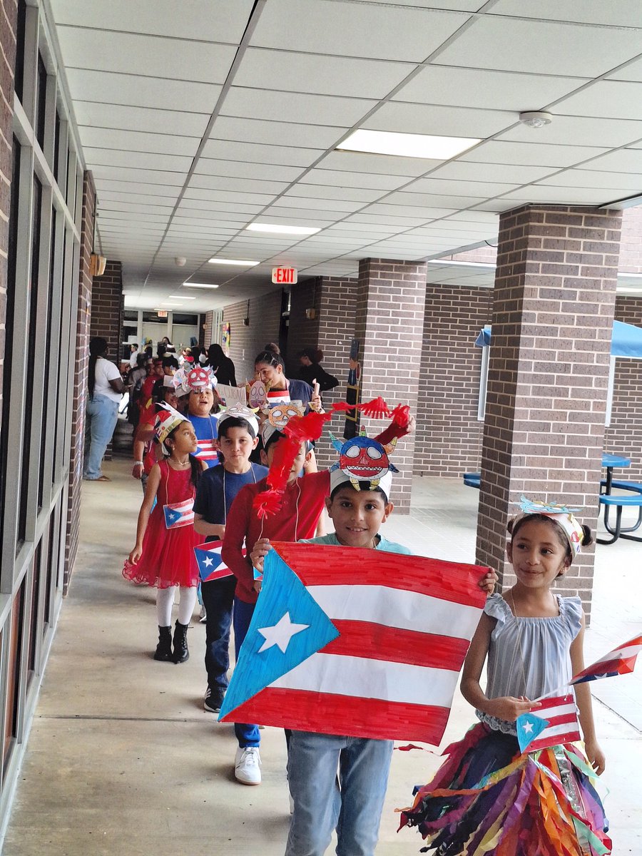 CalvertLmc's tweet photo. End of Summer camp cultural parade was popping.part 1
#campcalvert
#chooseyourdestination https://t.co/7OhH0xCUW3