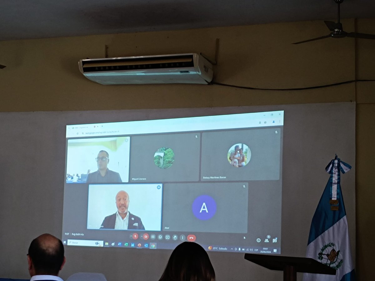 AgroCusam's tweet photo. Integrantes de la Asociación de Estudiantes de Agronomía "Guty Alvarado", estudiantes y docentes del #CUSAM participaron en la "Celebración del Día Internacional de la Lucha contra la Degradación de Tierras, Desertificación y Sequía" en Río Hondo, Zacapa, organizada por el MARN. https://t.co/P6xUdMYsfV