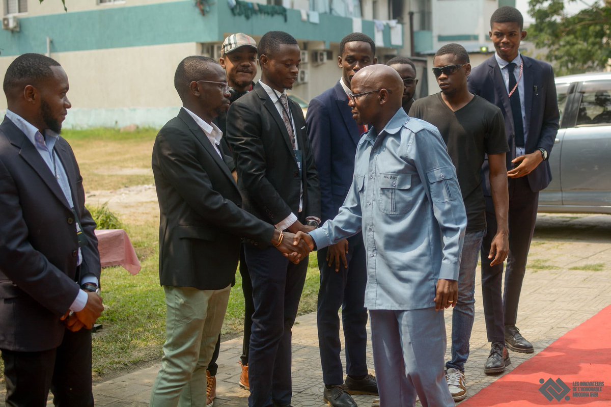 Un moment historique où nous avons célébré ensemble notre réussite suite à l'arrêt de la Cour Constitutionnelle du 22 Avril.
Un évènement organisé par les Innovateurs de l'Honorable Mbodina Iribi Pierre-Célestin et les Etudiants de la Faculté de Droit de l'Université Révérend Kim