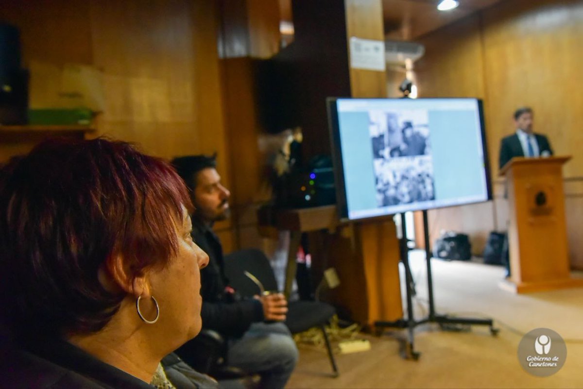IdCanelones's tweet photo. ◾️ En el marco del 51° aniversario del Golpe de Estado y la Huelga General de 1973, la Intendencia de #Canelones realiza conferencia de prensa con motivo del relanzamiento del sitio web Memorias de mi pueblo.

🧑‍💻Acceda a la web aquí➡️https://t.co/6YvgknC5uY https://t.co/pcykU9PJaF