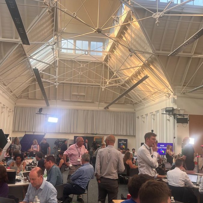 Fly Live News tweet media