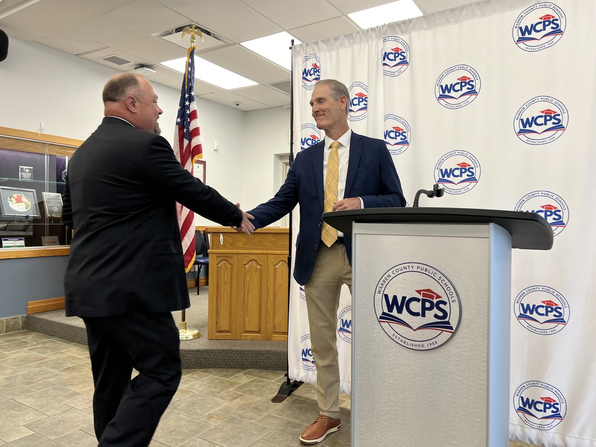 WarrenCoSchools's tweet image. Congratulations to Mr. Shaun Stice for being named the next principal of Oakland Elementary! More here ➡ bit.ly/WCPSNews 
#PreschooltoProfession #BigDistrictBigOpportunities