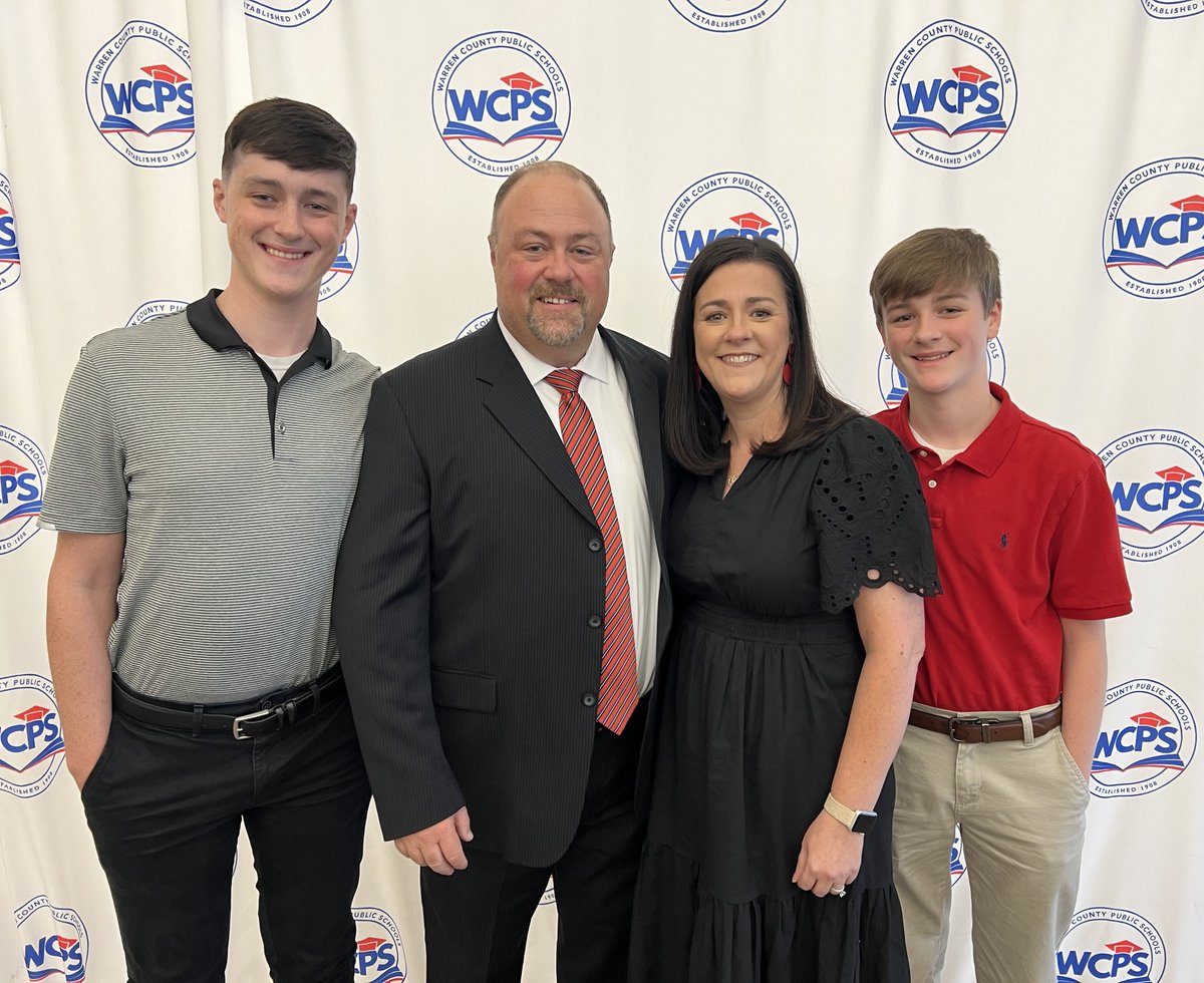 WarrenCoSchools's tweet image. Congratulations to Mr. Shaun Stice for being named the next principal of Oakland Elementary! More here ➡ bit.ly/WCPSNews 
#PreschooltoProfession #BigDistrictBigOpportunities