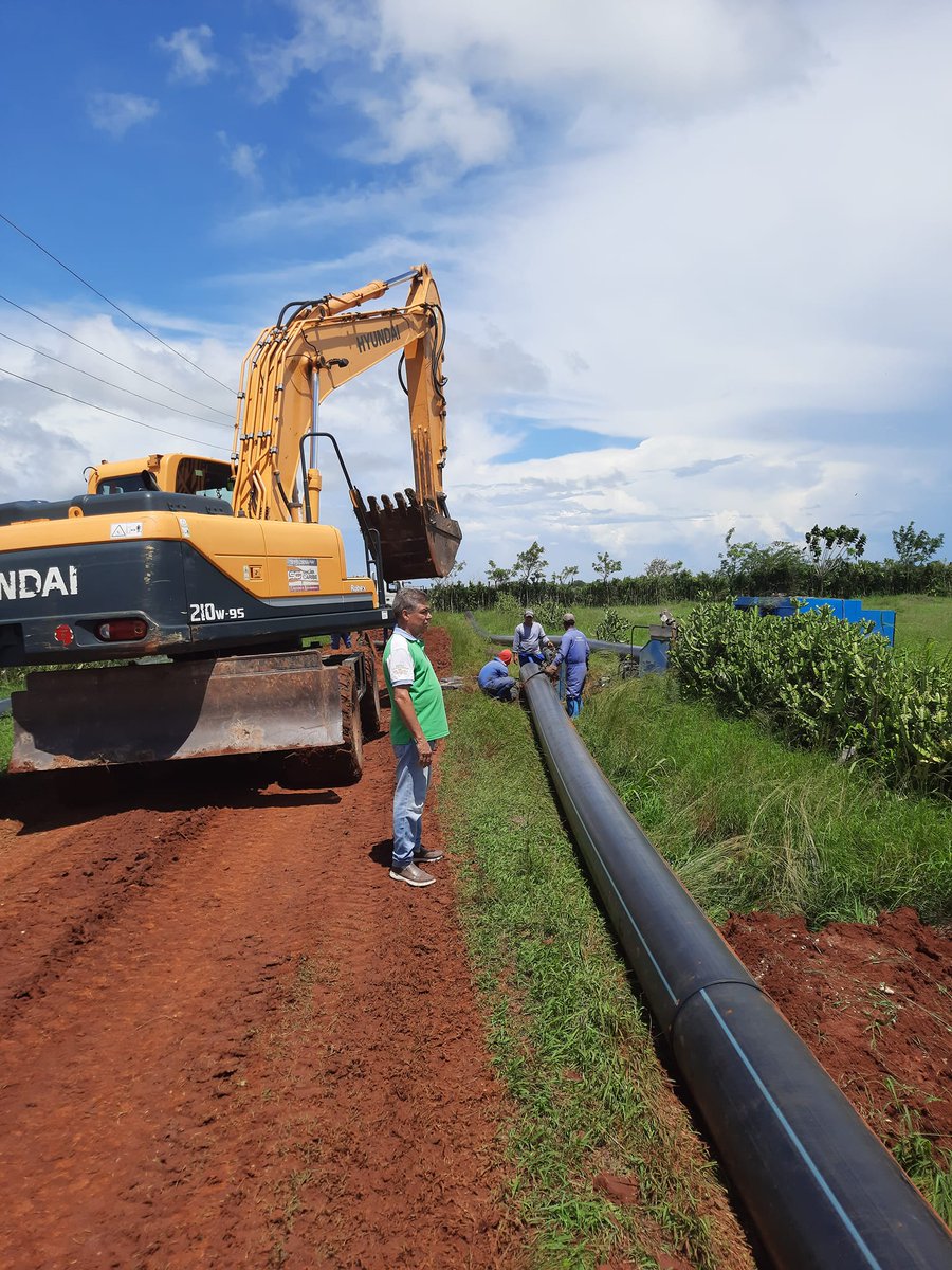 Brigada de la Emroh Centro  continúa los trabajos en Conductora de 400mm, la que en los próximos días permitirá conectar al Sistema del Nuevo Acueducto de la Ciudad de Cárdenas el Pozo 7 con un caudal de 100l/s.
#INRHCuba
#OsdeAyS
#EmrohCentro