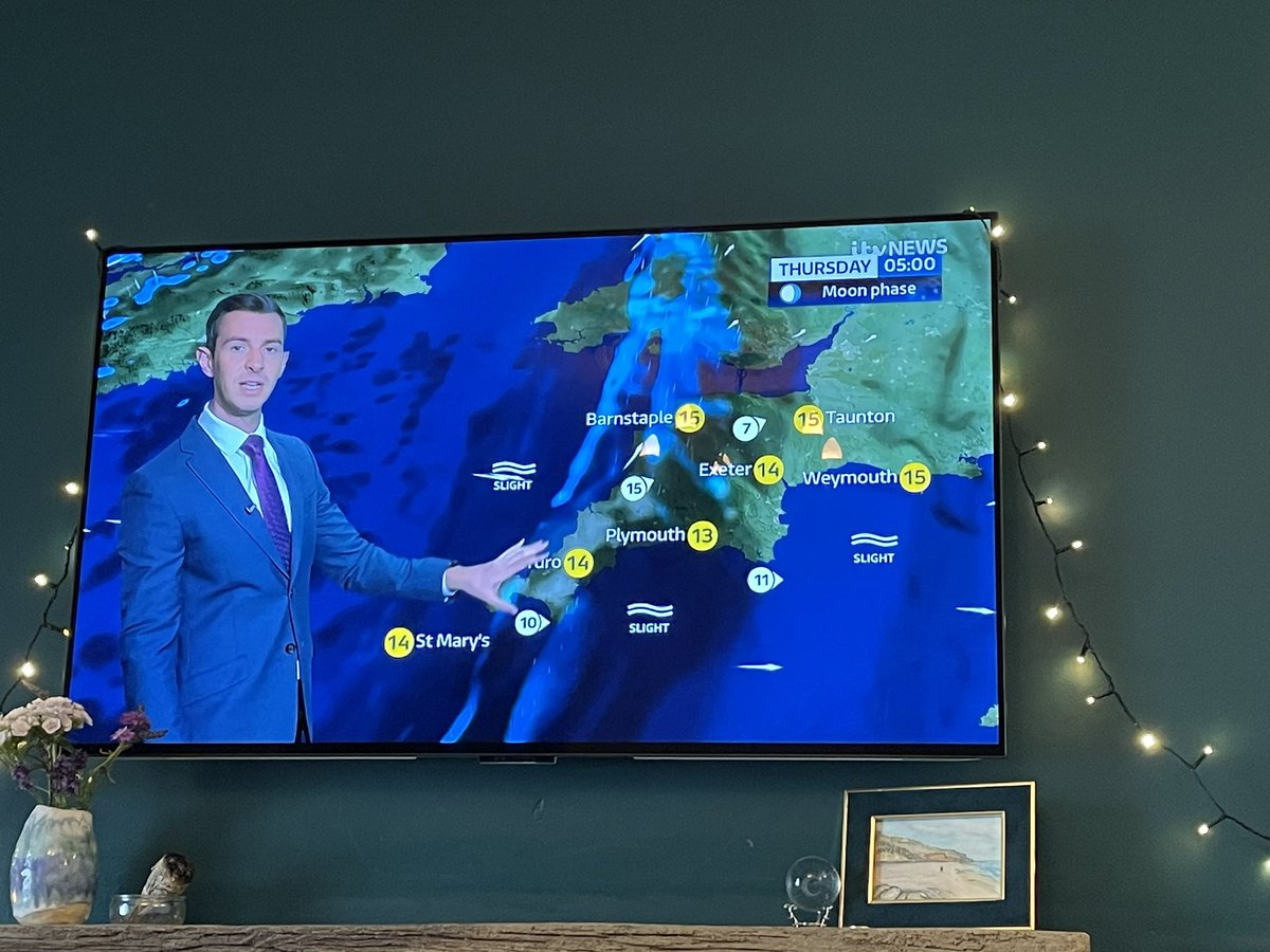 Grasy's tweet image. Nice to see @ChrisPage90 on the weather here in Cornwall tonight 😀