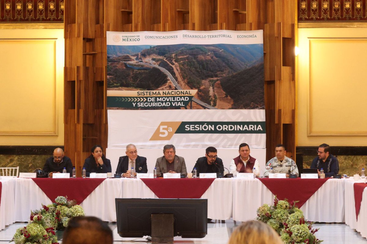 #Boletín

Sistema Nacional de #Movilidad y #SeguridadVial aprueba Política Nacional de Transporte Público Colectivo.

Es un documento sin precedente para mejorar el transporte público en nuestras ciudades.

Aquí los detalles👉gob.mx/sedatu/prensa/…