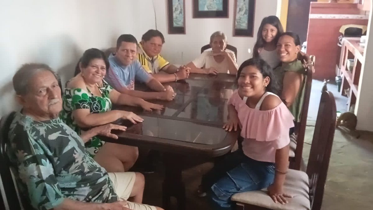 Wilmer Torres TUPAMARO (@wilmertorresmrt) on Twitter photo Seguir trabajando para ratificar a nuestro líder presidente <a href="/NicolasMaduro/">Nicolás Maduro</a> este 28 de julio Venezuela entrara a una nueva historia y transformadora.
Mi familia está con <a href="/NicolasMaduro/">Nicolás Maduro</a> Seguir trabajando para ratificar a nuestro líder presidente <a href="/NicolasMaduro/">Nicolás Maduro</a> este 28 de julio Venezuela entrara a una nueva historia y transformadora.
Mi familia está con <a href="/NicolasMaduro/">Nicolás Maduro</a>