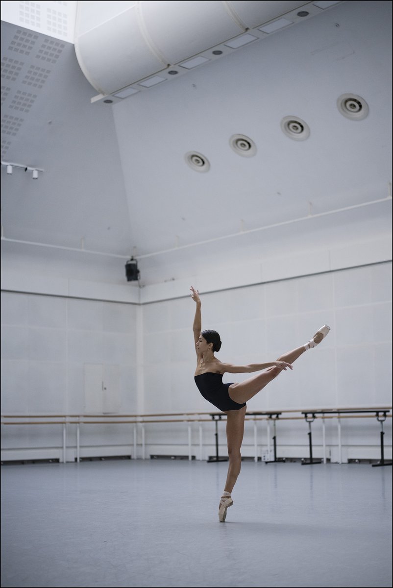 Ballerinaprjct's tweet photo. Yasmine Naghdi at the Royal Opera House in London.
#YasmineNaghdi #BallerinaProject #RoyalOperaHouse #London #CoventGarden #ballerina #ballet #balletstudio
Purchase a Ballerina Project limited edition print or Instax Collection: https://t.co/6lkvMs9eNf https://t.co/u8M6403tzl
