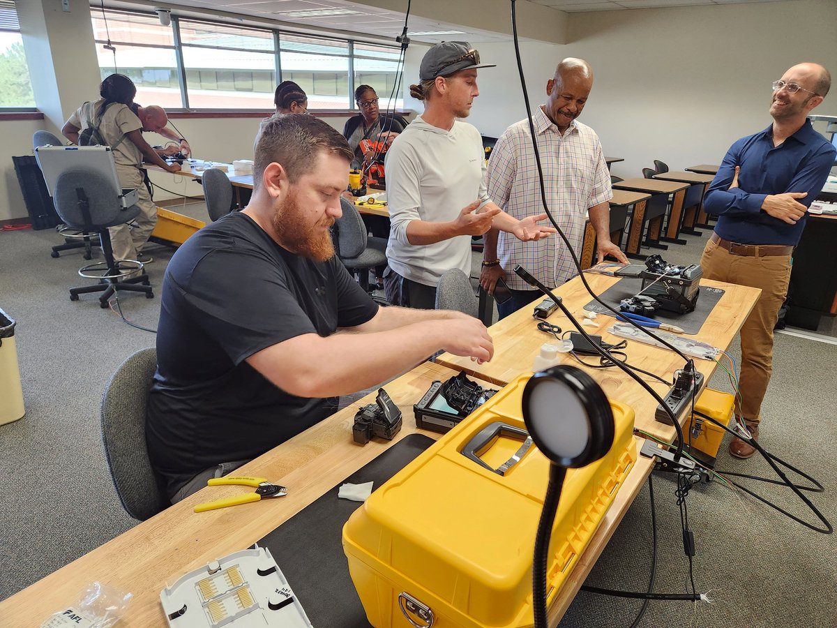 Calling all Tulsa Fiber Aficionados!

<a href="/OSUIT/">OSU Institute of Technology</a> is offering a FREE Fiber Optics Summer Camp for Tulsa High School students (July 22-25 or July 29-Aug. 2).

This program will teach the basics of fiber technology.

For more details go to:
admissions.osuit.edu/register/highs…