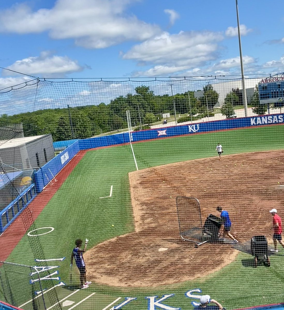 _kkatieoconnor's tweet photo. Dodgeball and home run derby for an (early) July 4th cookout. Fueled by @Biggsbbq and @meltboxkc 💪🏼😁#RockChalk #RCJH https://t.co/ugYWvPHc8C