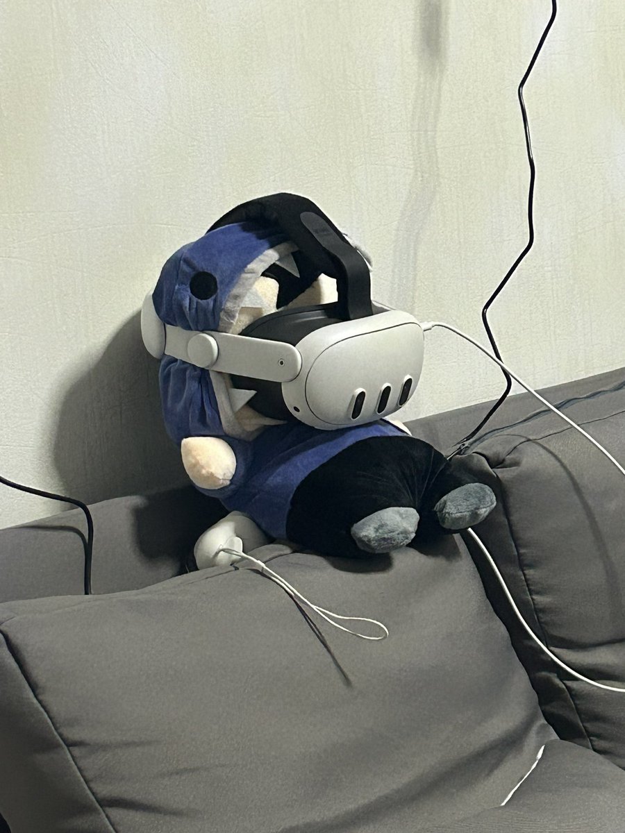 Ist das normal <a href="/EinfachGustaf/">EinfachGustaf, wer sonst?</a> ?
Der sitzt nur rum und macht Minecraft challanges in VR.