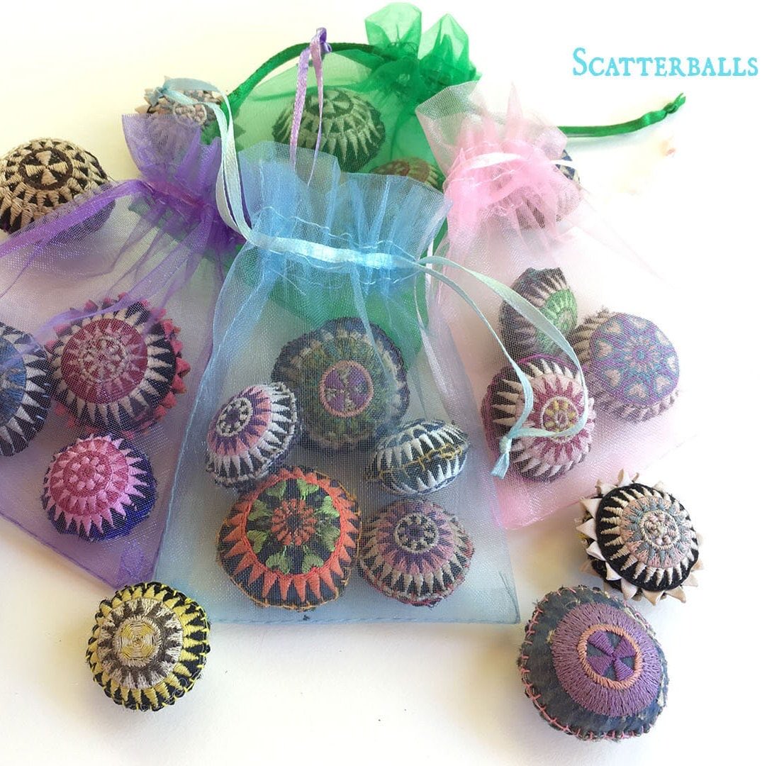 Scatterballs: handmade, bestselling cat toys from StarkRavingCat on Etsy 
starkravingcat.etsy.com/listing/472103…
