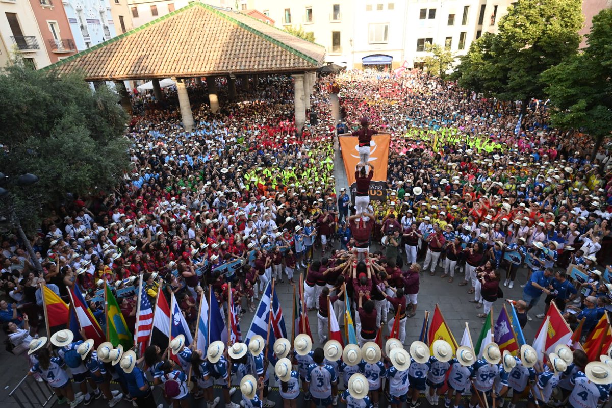 Benvingudes! Bienvenidos! Welcome! Bienvenue! 
La <a href="/GranollersCup/">Granollers Cup</a> ja està en marxa. 
Més de 7.000 jugadors i jugadores de fins a 20 anys procedents de tot el món participen al torneig d’handbol base del 26 i 30 de juny a Granollers. 
Gaudiu de l'handbol! 
Disfruteu de la ciutat!