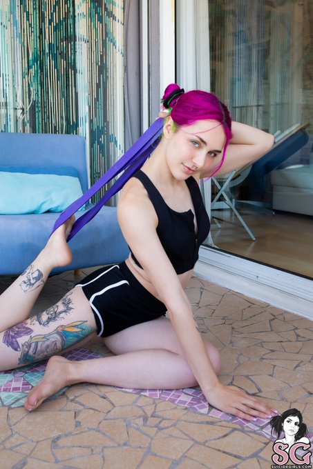 Ven a hacer unos estiramientos con nuestra preciosa @riiaasg en su SOTD fotografiado por @Bretema_ Ya<a href="/tag/sotd"class="tags"><span>#sotd</span></a>