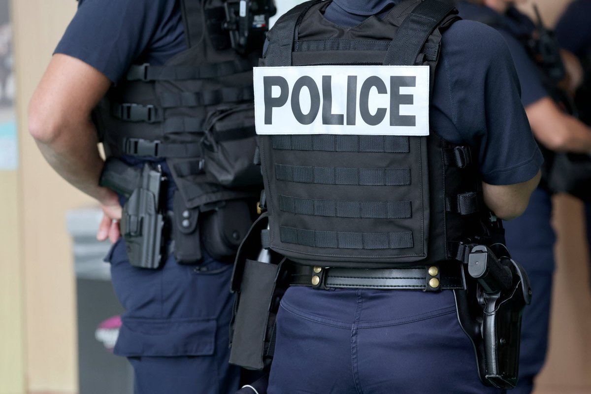 FranceNews24's tweet photo. 🔴 INFO - #FaitsDivers : Un homme sous obligation de quitter le territoire français (#OQFT) a été placé en garde à vue après une tentative de viol et une tentative d’homicide mardi soir dans un cabinet médical d’Issy-les-Moulineaux, dans les Hauts-de-Seine, a appris Le Figaro de sources concordantes, confirmant une information de Cnews.