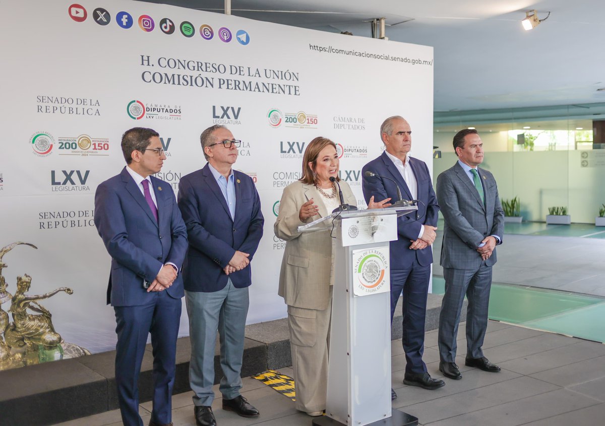 XochitlGalvez's tweet photo. El Presidente @lopezobrador_ intervino a todas luces en el proceso electoral para favorecer a Morena y sus candidaturas.

Por eso presenté una reforma al Código Penal para tipificar y sancionar como traición a la patria las conductas del titular del Poder Ejecutivo Federal, cuando éstas violen la ley electoral.

Nunca más una elección de Estado. Es momento de hacer valer los principios de imparcialidad y neutralidad en nuestro democracia.