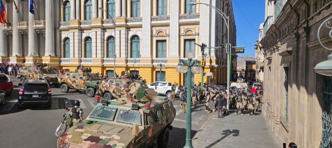Mucha atención con #Bolivia: Evo Morales denuncia un intento de "golpe de Estado" y denuncia directamente al general Zúñiga, y Luis Arce habla de "movimientos irregulares de unidades del Ejército". Hay militares desplegados en la Plaza Murillo de La Paz