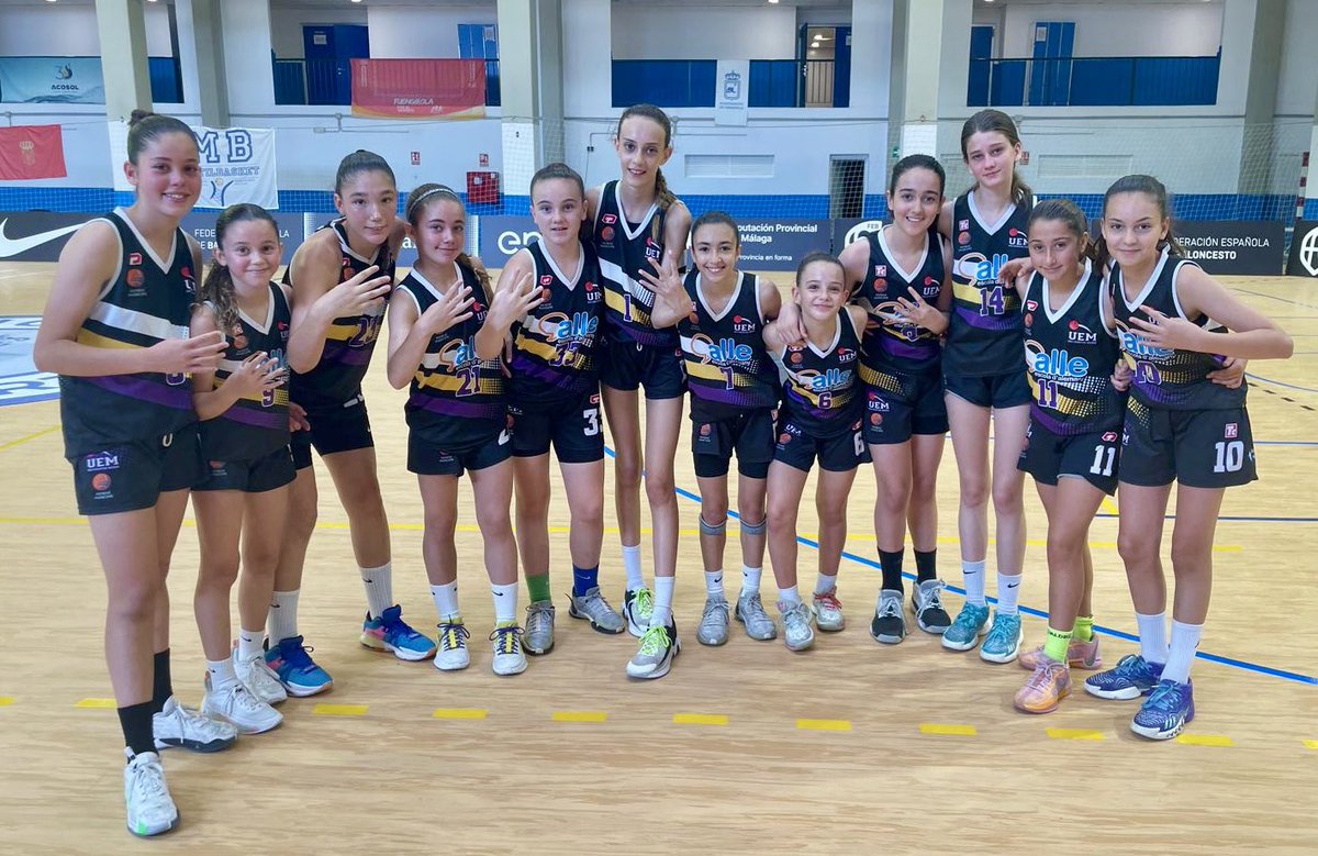 uemataro's tweet photo. 🟡 Som als ✌🏻 𝗤𝗨𝗔𝗥𝗧𝗦 de 𝗙𝗜𝗡𝗔𝗟 del Campionat d’Espanya Mini…

🎯 Ambdós #MiniA del Mataró entre els 8 millors equips d’Espanya!

💛 Fet històric que posa en valor, una vegada més, la feinada de tots i totes!
🔙 Molts dies, moltes hores i un més que merescut premi, però el més important ha sigut gaudir i aprendre el camí!💪🏻

🚀 Demà serà un nou dia i lluitarem fins al final per ser a les SEMIFINALS estatals, però l’orgull per la feina feta és màxim!

🫶🏻 Jugadores, staff, famílies… SOU MOLT GRANS!

⏳ A les 17.30h tindrem els ✌🏻 partits!
#somgrocs💛💜