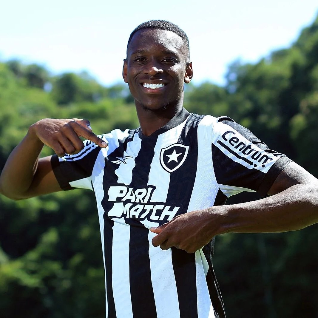 OficialSala12's tweet photo. Em 2024, o Botafogo fez as duas contratações mais caras da história do futebol brasileiro:

1° Thiago Almada — R$ 110 milhões
2° Luiz Henrique — R$ 106,6 milhões https://t.co/TNl63lsuPo