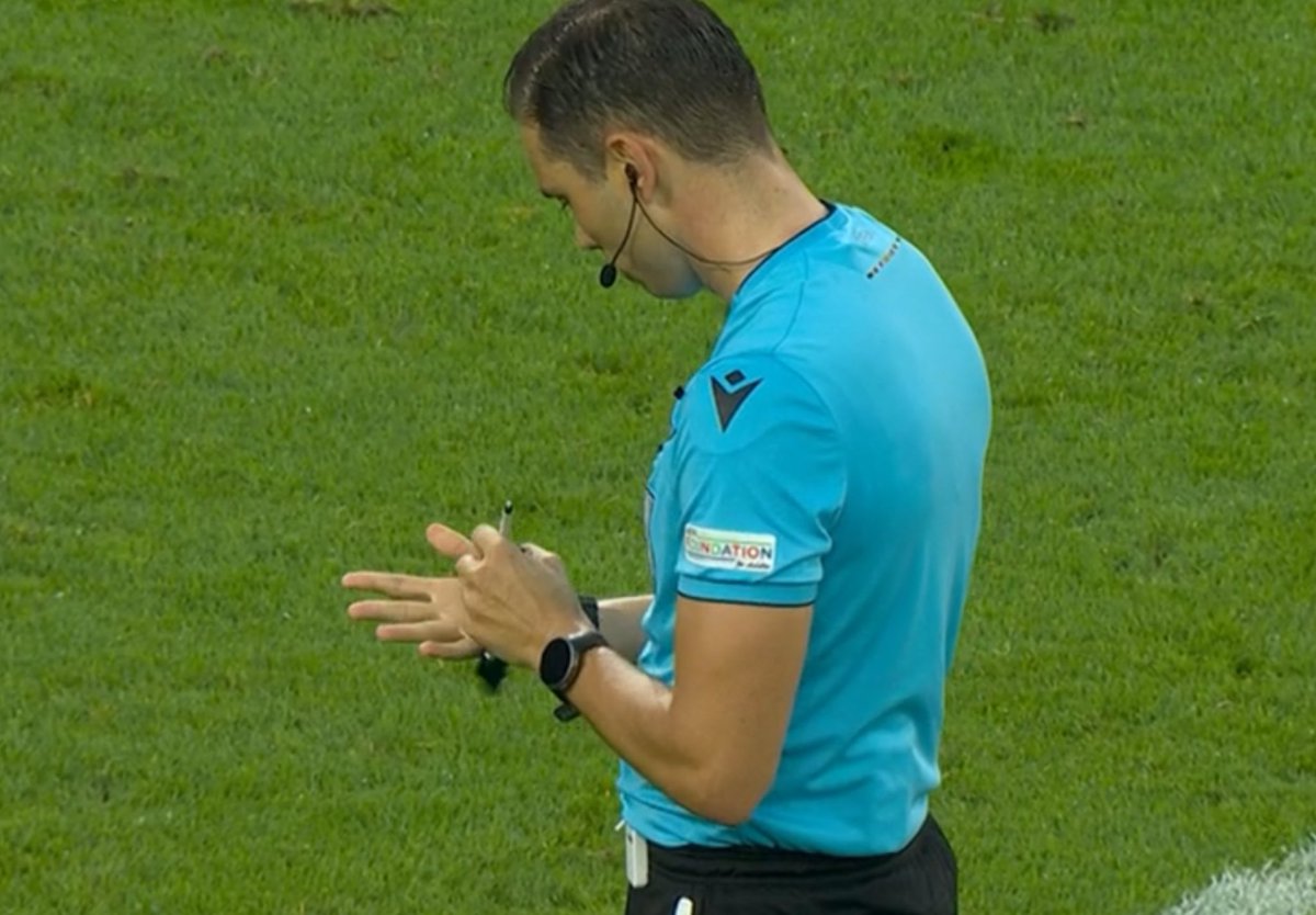 CharliePMullan's tweet photo. Oops.
Who forgot to bring their notebook out for the first half?
#Euro2024 #GEOPOR #Scharer https://t.co/qUxLmmLHyu