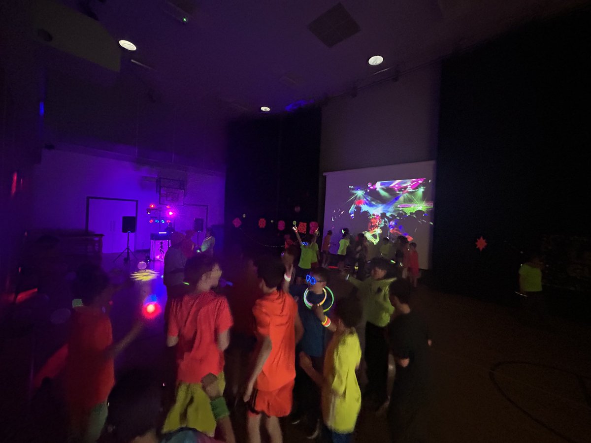 BonalyPrimaryP7's tweet photo. Primary 7 you sure know how to party! What a blast of a night! Thank you so much p7 for bringing the energy and amazing dance moves 💃🏼🪩🕺🏼 https://t.co/9o3qbuoNtv