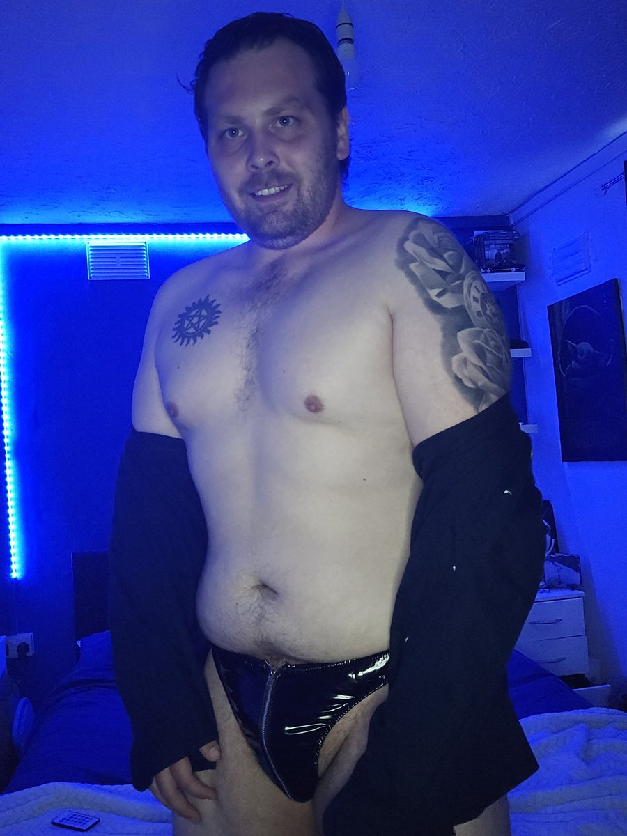 #onlyfans #latex #tattoos #dadbod #topless 
onlyfans.com/u274237978