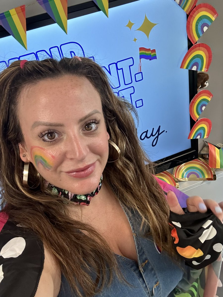 MrsSRSmith's tweet photo. Well, our annual #PridePicnic at @WeAreCastleway did not disappoint. Although it was super hot, lots of fun was had by all 🏳️‍🌈✌️🌈💙
#WeAreProud
#WeAreCastleway
#Pride🌈 https://t.co/5yMtb4kDPO
